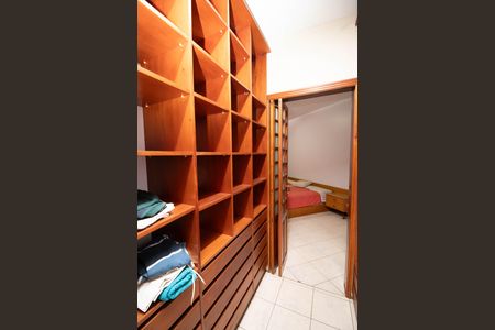 Casa à venda com 510m², 5 quartos e 6 vagas Casa à venda com 510m², 5 quartos e 6 vagasCloset da suíte 1