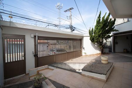 Casa à venda com 510m², 5 quartos e 6 vagas Casa à venda com 510m², 5 quartos e 6 vagasÁrea externa