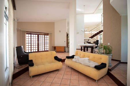 Casa à venda com 510m², 5 quartos e 6 vagasSala