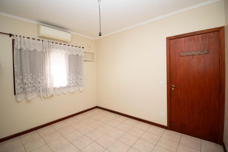 Casa à venda com 510m², 5 quartos e 6 vagas Casa à venda com 510m², 5 quartos e 6 vagasQuarto 1