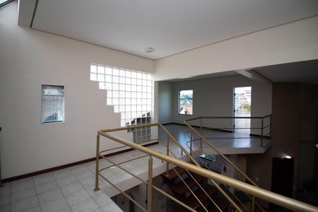 Casa à venda com 510m², 5 quartos e 6 vagas Casa à venda com 510m², 5 quartos e 6 vagasCobertura