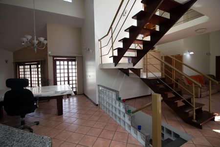 Casa à venda com 510m², 5 quartos e 6 vagas Casa à venda com 510m², 5 quartos e 6 vagasSala