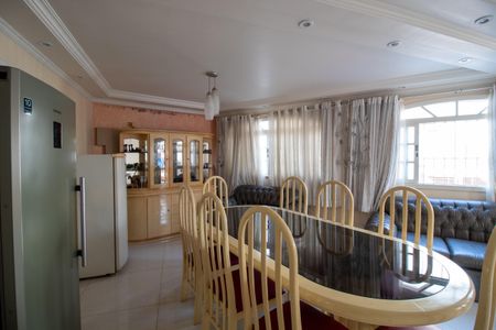 Casa à venda com 400m², 4 quartos e 4 vagas Casa à venda com 400m², 4 quartos e 4 vagasSala de Jantar