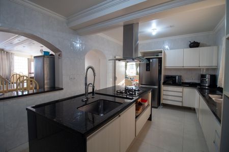 Casa à venda com 400m², 4 quartos e 4 vagas Casa à venda com 400m², 4 quartos e 4 vagasCozinha