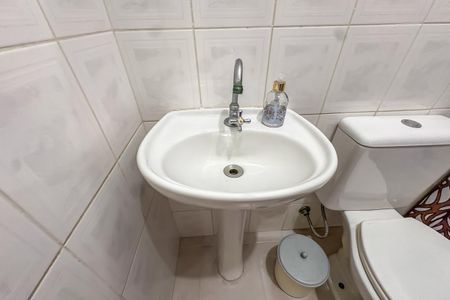 Casa à venda com 300m², 3 quartos e 4 vagas Casa à venda com 300m², 3 quartos e 4 vagasBanheiro de serviço