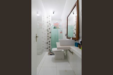 Casa à venda com 325m², 5 quartos e 6 vagasBanheiro da Suíte 1