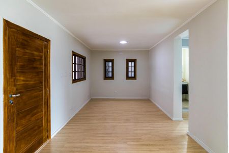 Casa à venda com 325m², 5 quartos e 6 vagasSala