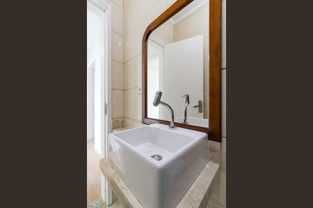 Casa à venda com 325m², 5 quartos e 6 vagasBanheiro Social 2