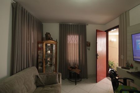 Casa à venda com 69m², 2 quartos e 1 vagaSala