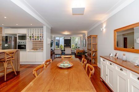 Casa à venda com 207m², 4 quartos e 2 vagas Casa à venda com 207m², 4 quartos e 2 vagasSala