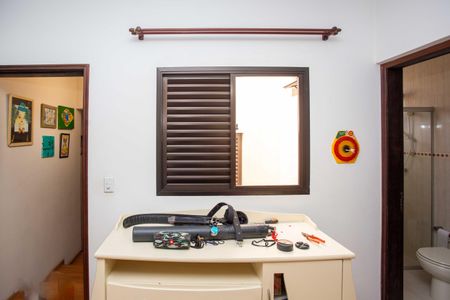 Casa à venda com 185m², 4 quartos e 2 vagasQuarto Suíte