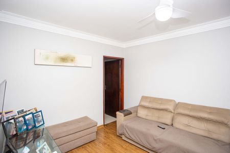 Sala de TV de casa à venda com 4 quartos, 185m² em Piraporinha, Diadema