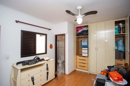 Casa à venda com 185m², 4 quartos e 2 vagasQuarto Suíte