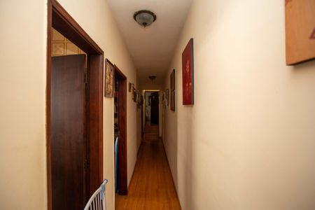 Casa à venda com 185m², 4 quartos e 2 vagasCorredor