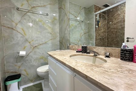 Apartamento à venda com 74m², 2 quartos e 2 vagas Apartamento à venda com 74m², 2 quartos e 2 vagasBanheiro Social