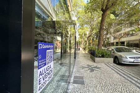Apartamento à venda com 74m², 2 quartos e 2 vagas Apartamento à venda com 74m², 2 quartos e 2 vagasPlaquinha