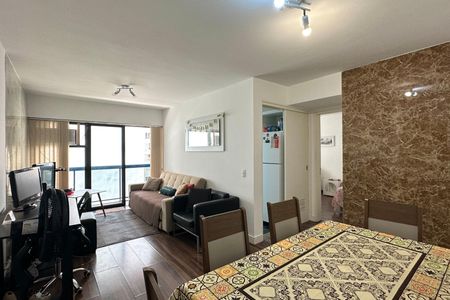Apartamento à venda com 74m², 2 quartos e 2 vagasSala