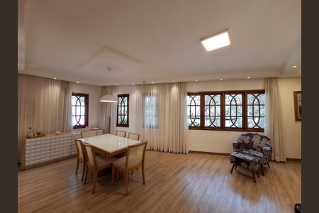 Casa à venda com 159m², 3 quartos e 4 vagas Casa à venda com 159m², 3 quartos e 4 vagasSala