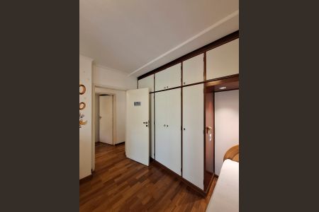 Casa à venda com 159m², 3 quartos e 4 vagas Casa à venda com 159m², 3 quartos e 4 vagasQuarto