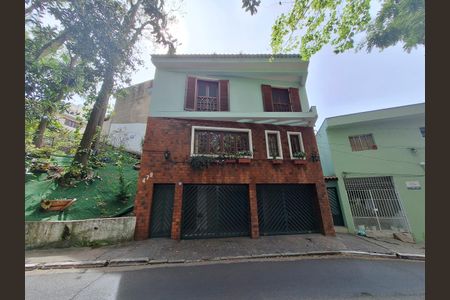 Casa à venda com 159m², 3 quartos e 4 vagas Casa à venda com 159m², 3 quartos e 4 vagasFachada