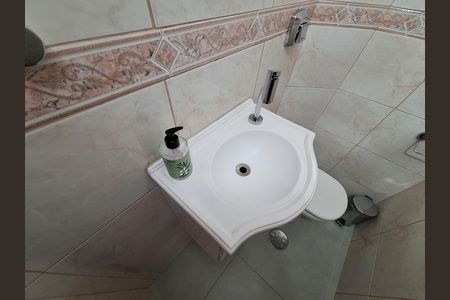 Casa à venda com 159m², 3 quartos e 4 vagas Casa à venda com 159m², 3 quartos e 4 vagasLavabo