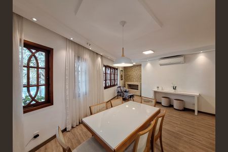 Casa à venda com 159m², 3 quartos e 4 vagas Casa à venda com 159m², 3 quartos e 4 vagasSala