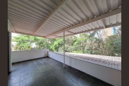Casa à venda com 159m², 3 quartos e 4 vagas Casa à venda com 159m², 3 quartos e 4 vagasVaranda