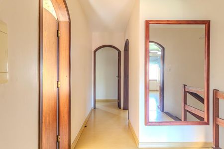 Casa para alugar com 350m², 4 quartos e 3 vagas Casa para alugar com 350m², 4 quartos e 3 vagasCorredor