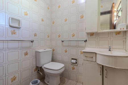 Casa para alugar com 350m², 4 quartos e 3 vagas Casa para alugar com 350m², 4 quartos e 3 vagasBanheiro de Serviço