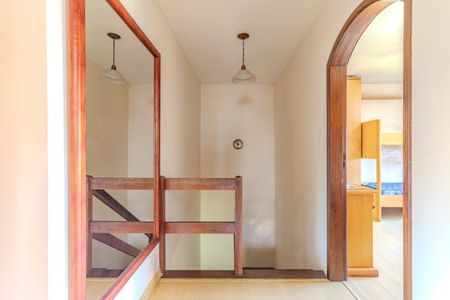 Casa para alugar com 350m², 4 quartos e 3 vagas Casa para alugar com 350m², 4 quartos e 3 vagasCorredor