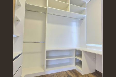 Casa à venda com 180m², 3 quartos e 2 vagas Casa à venda com 180m², 3 quartos e 2 vagasCloset