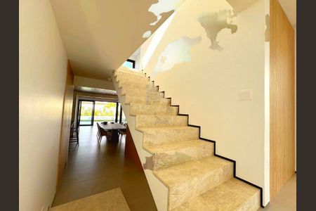 Casa à venda com 337m², 3 quartos e 4 vagas