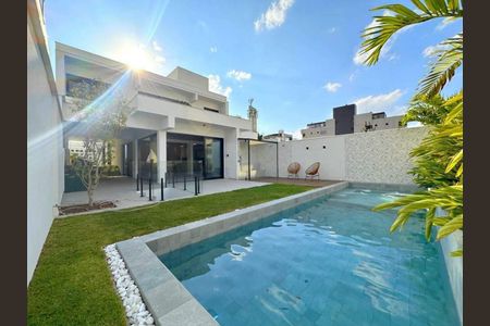 Casa à venda com 337m², 3 quartos e 4 vagas