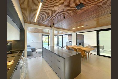 Casa à venda com 337m², 3 quartos e 4 vagas