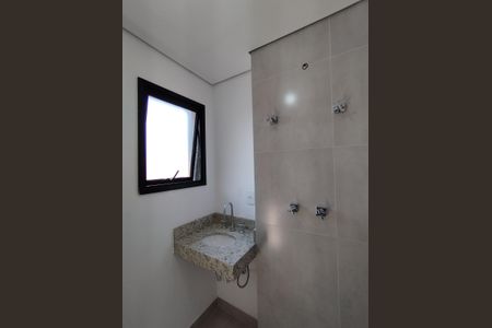 Casa para alugar com 100m², 2 quartos e 1 vaga Casa para alugar com 100m², 2 quartos e 1 vagaBanheiro da Suíte 1