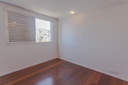 Apartamento à venda com 148m², 4 quartos e 3 vagas Apartamento à venda com 148m², 4 quartos e 3 vagasSuíte