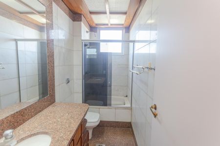 Apartamento à venda com 148m², 4 quartos e 3 vagas Apartamento à venda com 148m², 4 quartos e 3 vagasBanheiro da Suíte