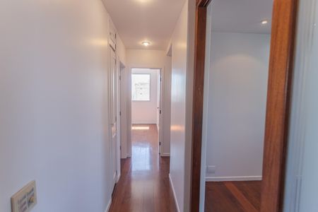 Apartamento à venda com 148m², 4 quartos e 3 vagas Apartamento à venda com 148m², 4 quartos e 3 vagasCorredor