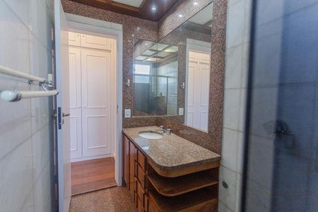 Apartamento à venda com 148m², 4 quartos e 3 vagas Apartamento à venda com 148m², 4 quartos e 3 vagasBanheiro da Suíte