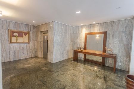 Apartamento à venda com 148m², 4 quartos e 3 vagas Apartamento à venda com 148m², 4 quartos e 3 vagasHall de entrada