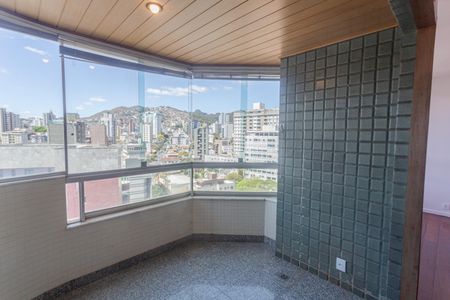 Apartamento à venda com 148m², 4 quartos e 3 vagas Apartamento à venda com 148m², 4 quartos e 3 vagasVaranda na Sala