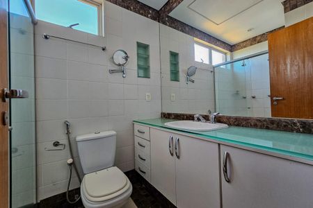 Apartamento à venda com 360m², 4 quartos e 4 vagas Apartamento à venda com 360m², 4 quartos e 4 vagasBanheiro da Suíte 3