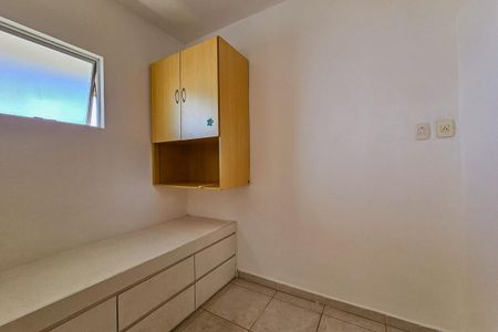 Apartamento à venda com 360m², 4 quartos e 4 vagas Apartamento à venda com 360m², 4 quartos e 4 vagasQuarto de Serviço