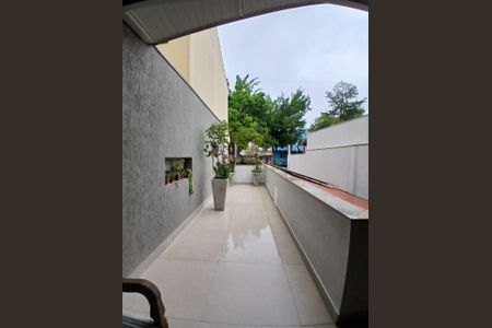 Casa à venda com 130m², 3 quartos e 3 vagas Casa à venda com 130m², 3 quartos e 3 vagasTerraço