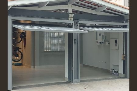 Casa à venda com 130m², 3 quartos e 3 vagas Casa à venda com 130m², 3 quartos e 3 vagasFachada