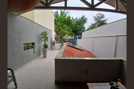 Casa à venda com 130m², 3 quartos e 3 vagas Casa à venda com 130m², 3 quartos e 3 vagasTerraço