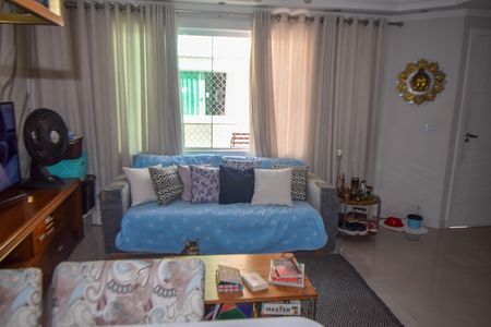 Sala de casa de condomínio para alugar com 3 quartos, 110m² em Chácara Seis de Outubro, São Paulo