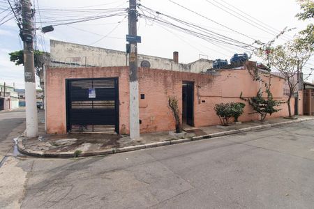 Casa à venda com 154m², 2 quartos e 2 vagas Casa à venda com 154m², 2 quartos e 2 vagasFachada