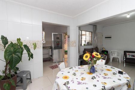 Casa à venda com 154m², 2 quartos e 2 vagas Casa à venda com 154m², 2 quartos e 2 vagasCozinha