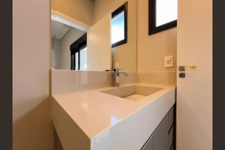 Casa de condomínio para alugar com 200m², 3 quartos e 4 vagas Casa de condomínio para alugar com 200m², 3 quartos e 4 vagasBanheiro da Suíte 2
